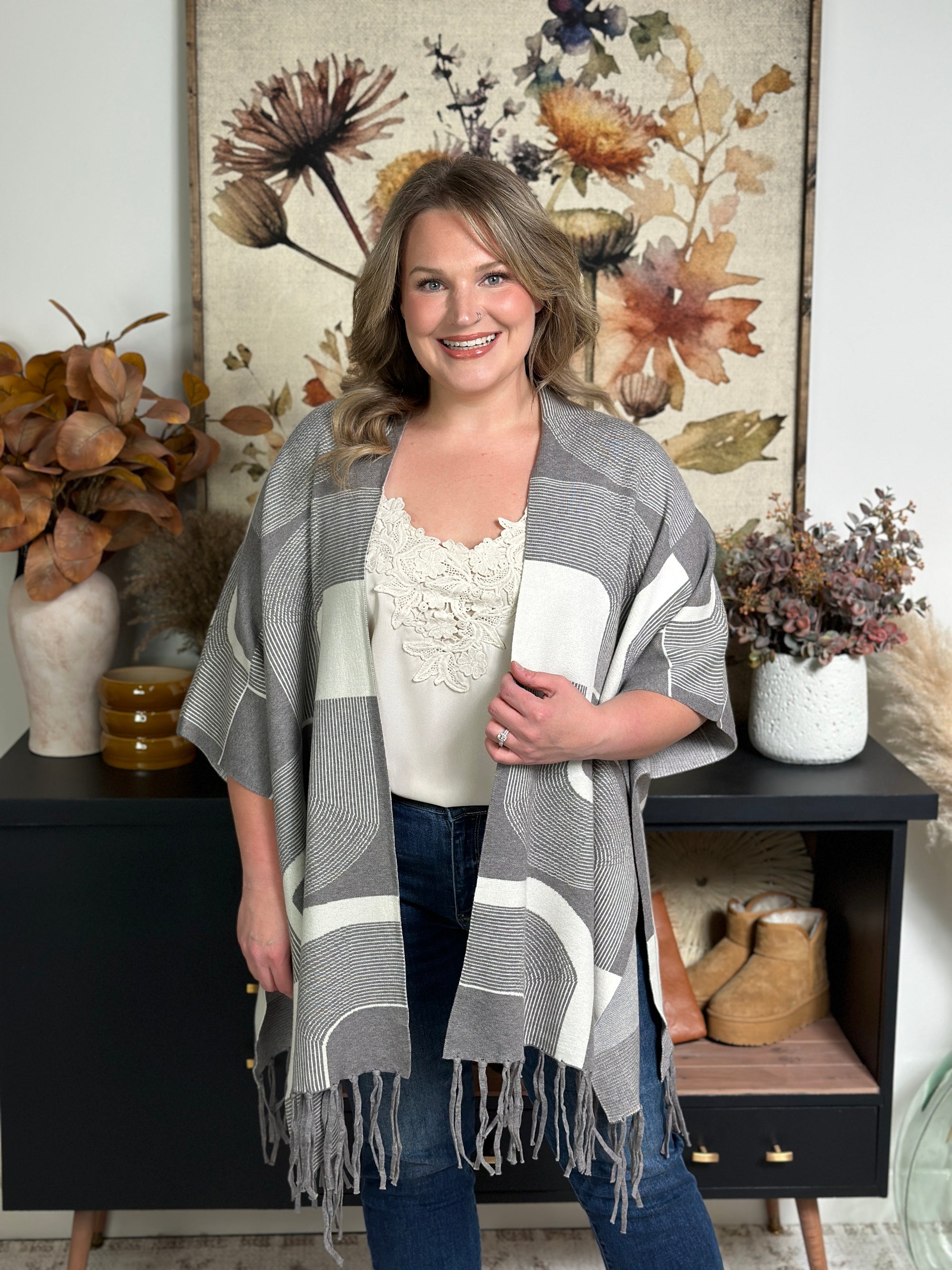 Soft Abstract Poncho with Tassels - Grey/Ivory