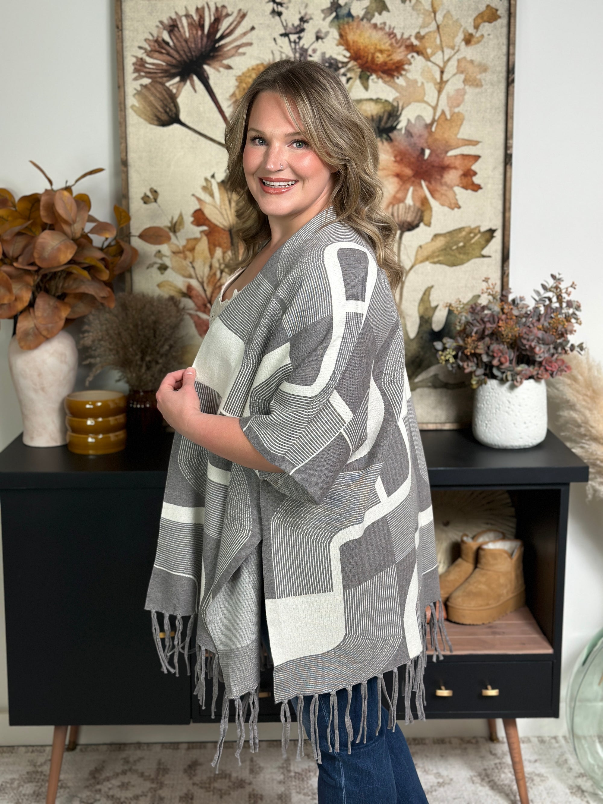 Soft Abstract Poncho with Tassels - Grey/Ivory